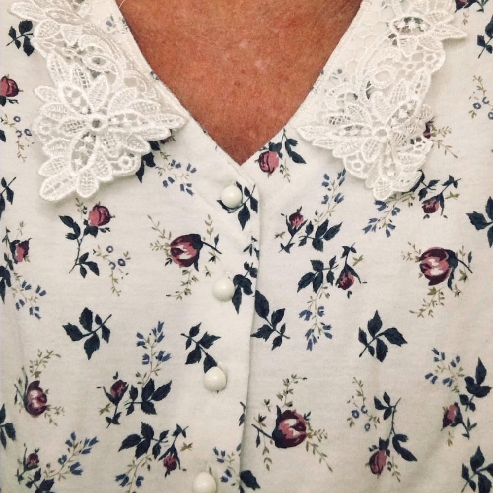 💐VTG floral cottage core button down shirt - Picture 3 of 10